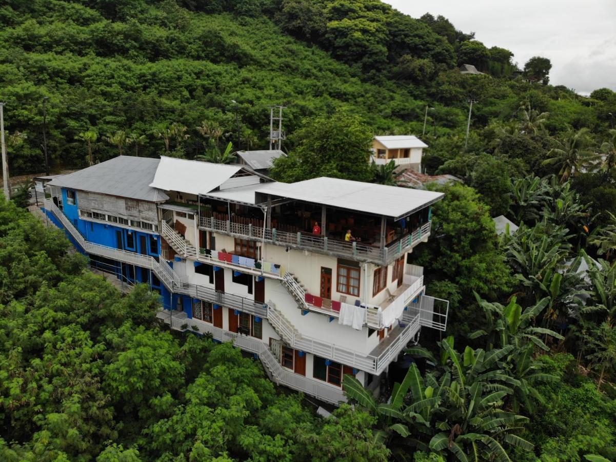 Pesona Room And Restaurant Labuan Bajo Exterior foto