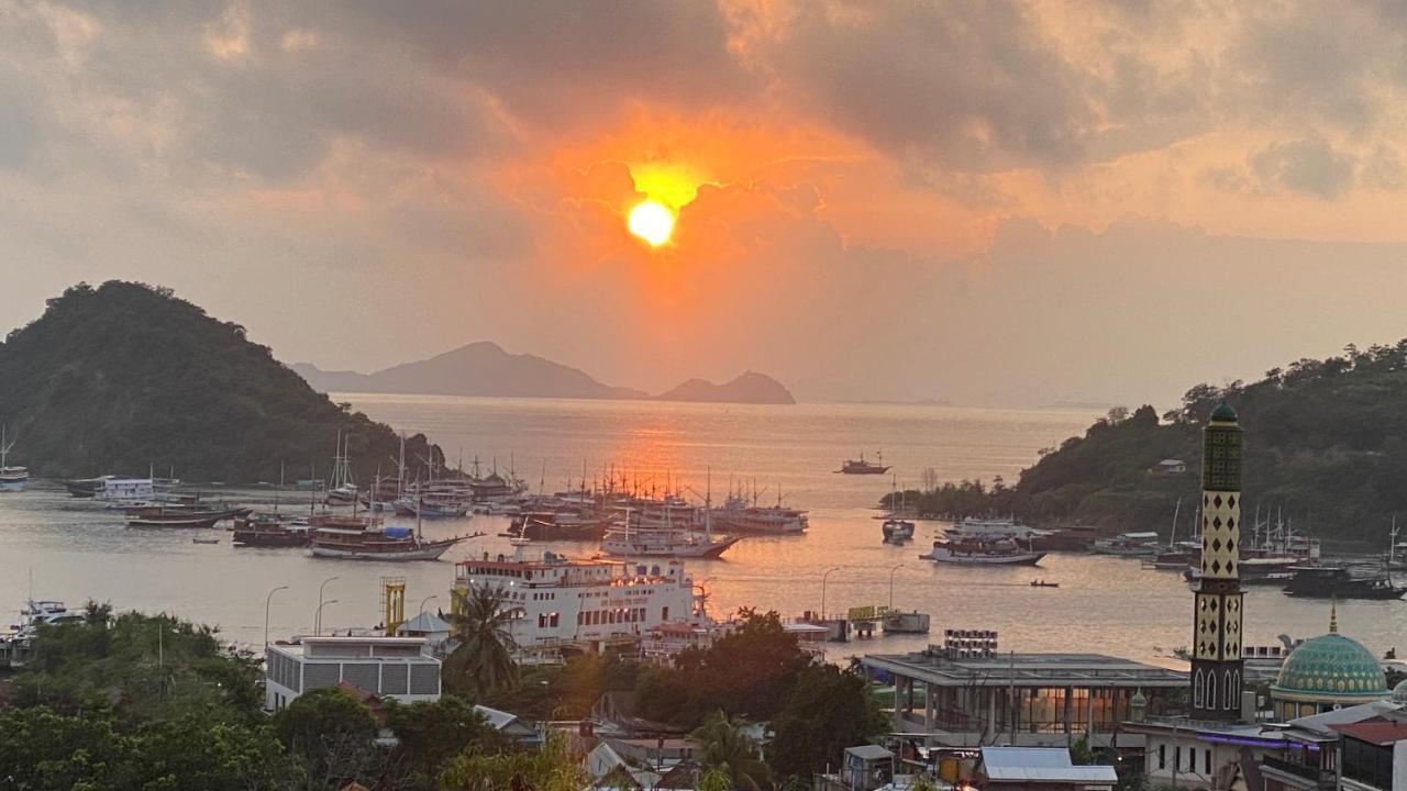 Pesona Room And Restaurant Labuan Bajo Exterior foto