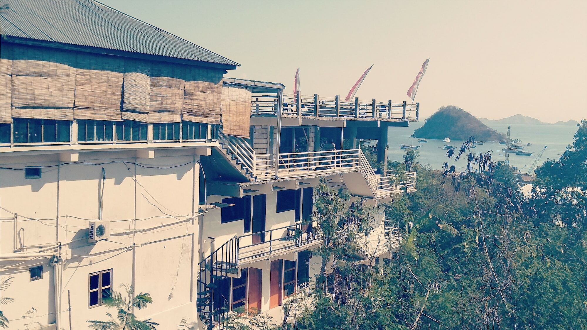 Pesona Room And Restaurant Labuan Bajo Exterior foto